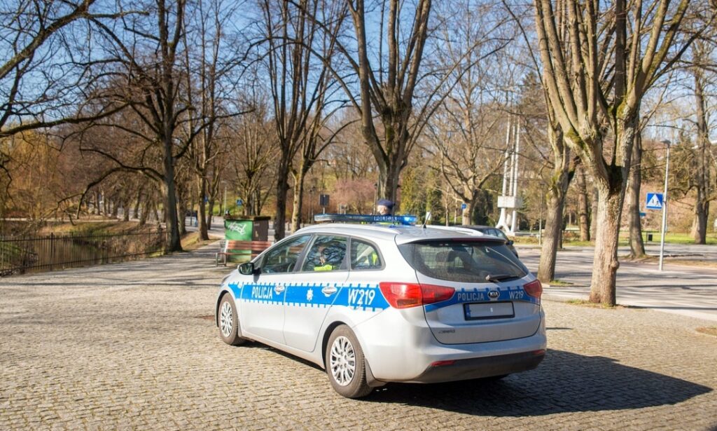 Śródmiejska policja w Warszawie zatrzymała dwóch recydywistów podejrzanych o kradzież i posiadanie narkotyków