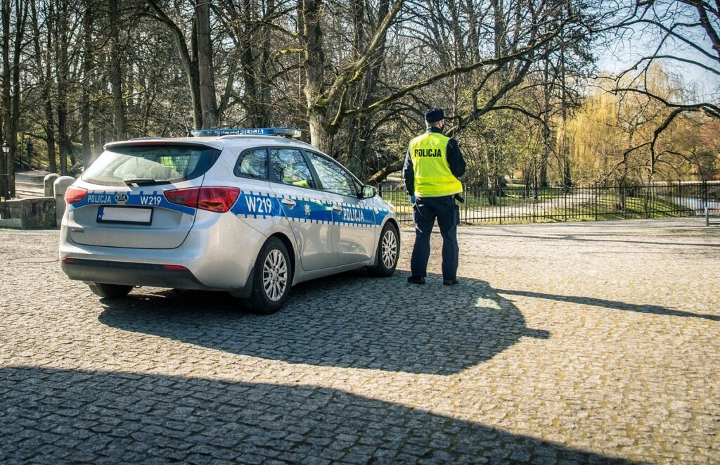 Złodzieje motocykla zatrzymani przez warszawskich policjantów. Wysokie kary grożą trzem mężczyznom